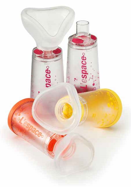CAMERA DISTANZIATRICE PER EROGATORI SPRAY PREDOSATI L'ESPACE 220ML PER ADULTI SPAZIO MORTO 88ML CON MASCHERA VALVOLA INSPIRAZIONE 2 VALVOLE ESPIRAZIONE CODICE COLORE MAGENTA - farmaciaverde.it